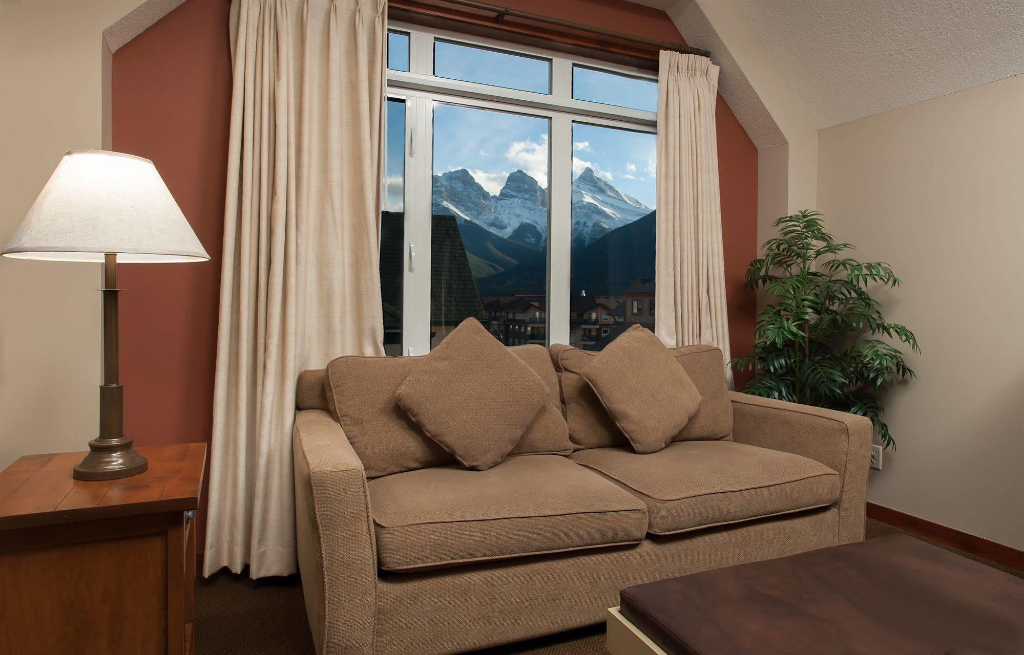 Blackstone Mountain Lodge By Clique Canmore Exterior photo